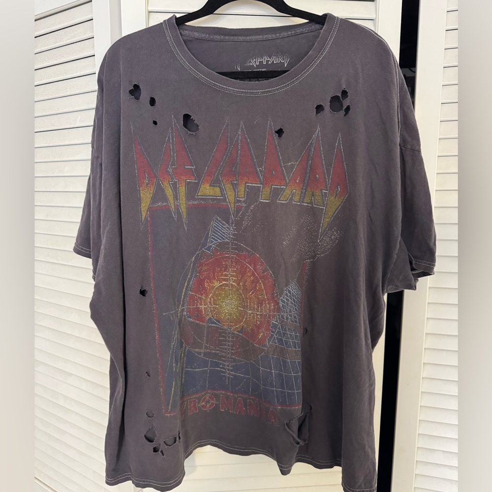 Urban Outfitter Def Leopard Vintage Tee in One Size